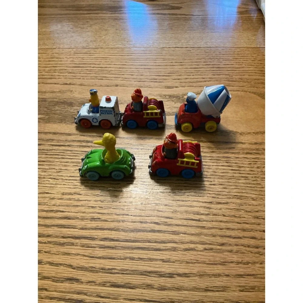 Vintage Sesame Street Vehicle metal 5 Mini Figures Ernie Bert Big‎ Bird Elmo